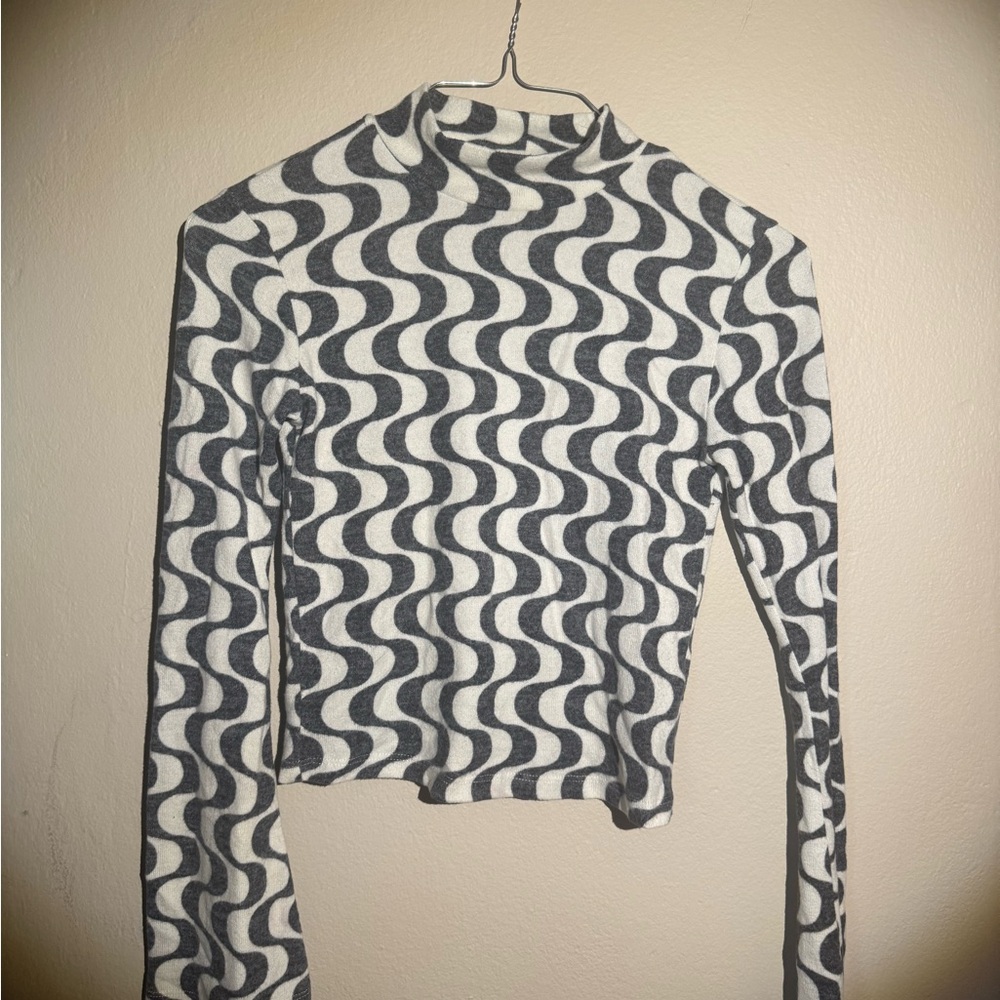 Stradivarius Black and White Graphic Crop Blouse